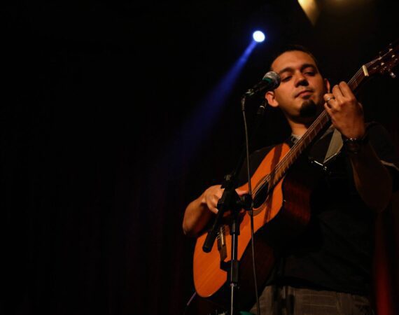 Voice Lessons | Raphael Begosso Vocal Studio